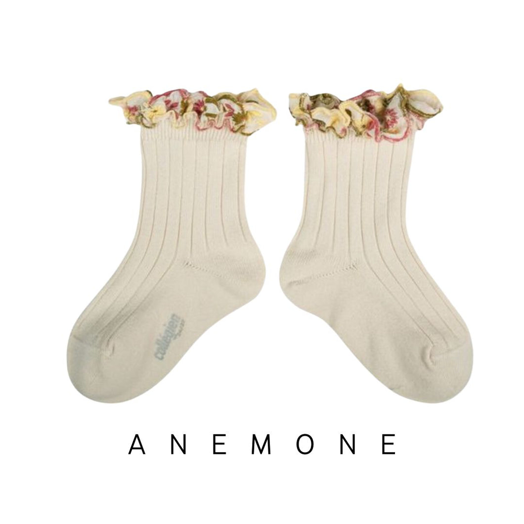 [預購] Collegien | Anemone - Ruffle Ribbed Ankle Socks (Lamb)