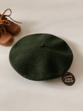 Load image into Gallery viewer, Le Beret Francais - 兒童貝雷帽 (Dark Green)
