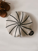 Load image into Gallery viewer, Le Beret Francais - 兒童貝雷帽 (White &amp; Black Stripes)
